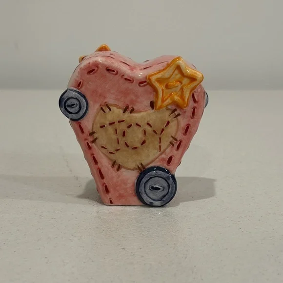 Pfaltzgraff Crafty Christmas Figurine Salt and Pepper Shakers - Picture 3 of 7